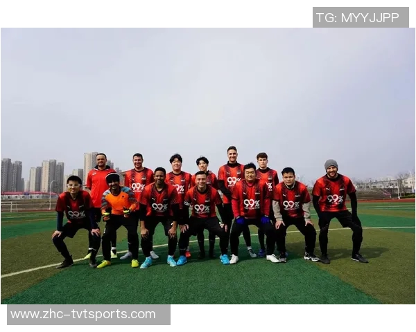 激情四溢的足球友谊赛展现团队精神与友谊的完美结合